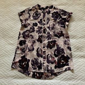 Simply Vera pull over top in a light fabric